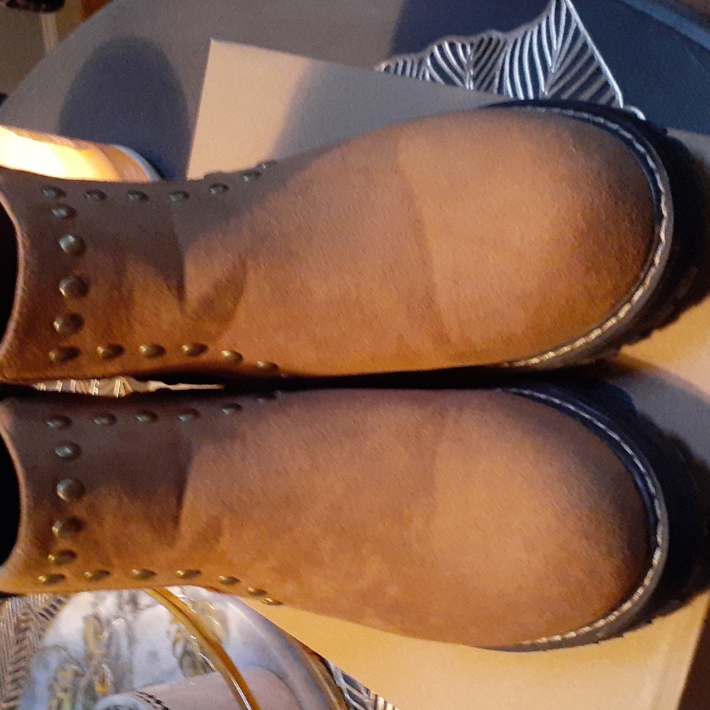 Boots - Picture 6 of 7